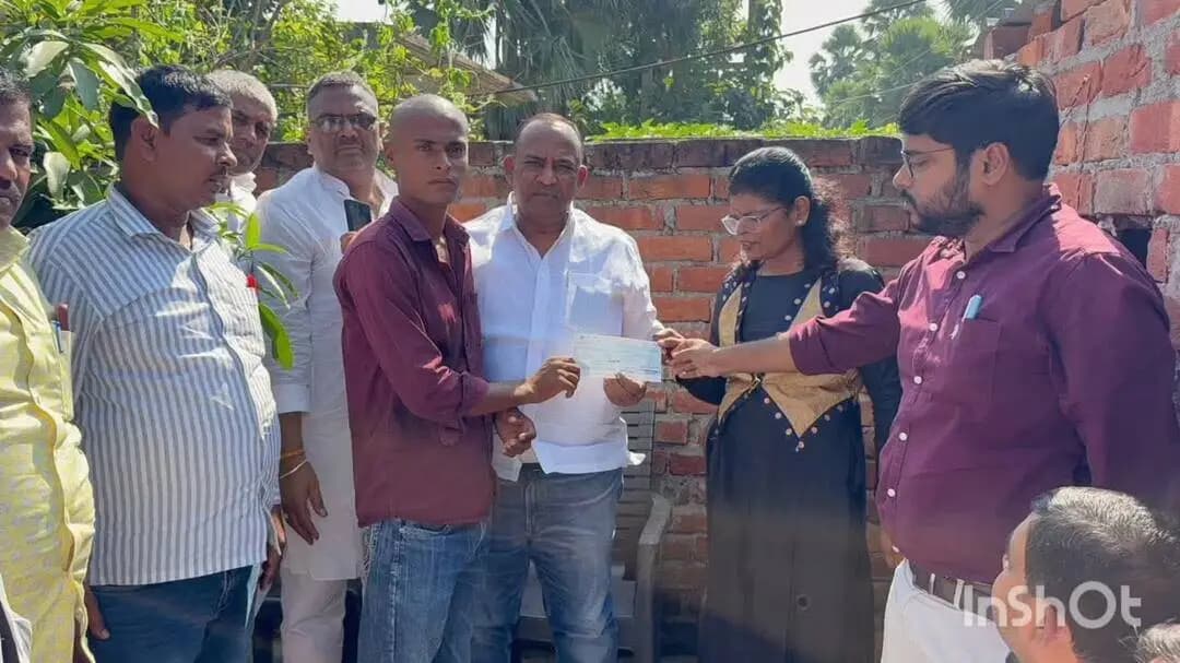 टनकुप्पा: विजय यादव के निधन पर विधायक ने शोक व्यक्त किया, परिजनों को ₹20 हजार की आर्थिक सहायता दी