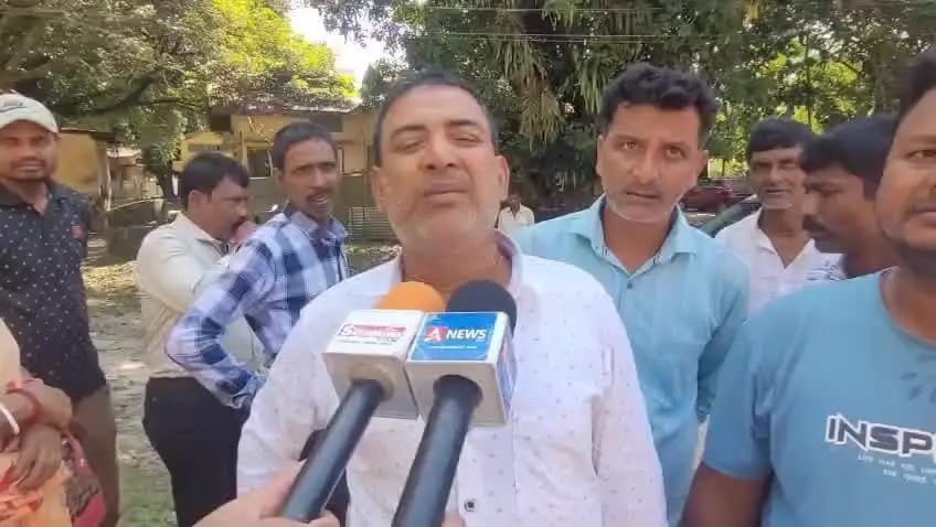 ধুবুৰী ভাগ: বিলাসীপাৰাৰ ৰাণীগঞ্জত ভয়ংকৰ পথ দুৰ্ঘটনাত থিতাতে নিহত দুজন ভুক্তভোগী পৰিয়ালৰ প্ৰতিক্ৰিয়া।
