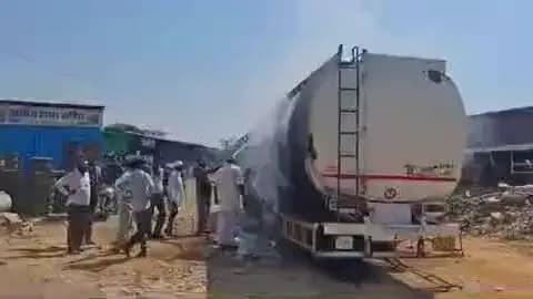 लाडपुरा: एनएच-52 झालावाड़ मार्ग पर केमिकल से भरे टैंकर के ब्रेक लाइनर में लगी आग, ग्रामीणों व पुलिस की सूझबूझ से टला बड़ा हादसा