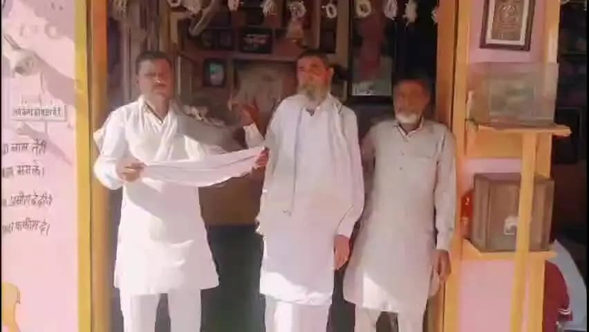 पीलीबंगा: बाबा चेतराम जी गोवंश की सेवा में आगे आए, हरे चारे की व्यवस्था के लिए 24 हजार रुपए का सहयोग किया