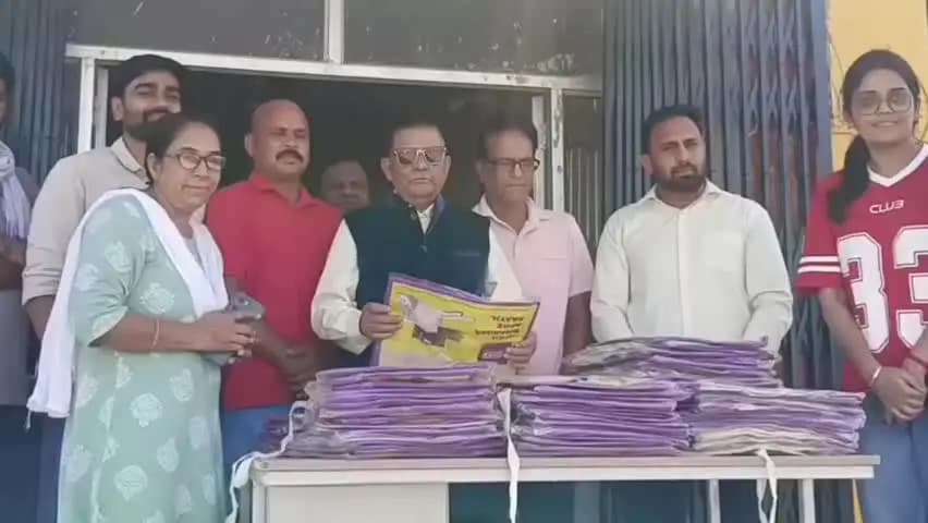 सुजानगढ़: सुजानगढ़ में प्लास्टिक मुक्ति अभियान, 200 लोगों को कपड़े के थैले बांटे गए, पर्यावरण संरक्षण का दिया गया संदेश