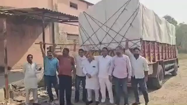 हनुमानगढ़: जिला मुख्यालय पर 50 यूपी शराब का कोटा 20 से बढ़ाकर 40 प्रतिशत करने पर शराब ठेकेदारों में आक्रोश, दूसरे दिन भी विरोध जारी