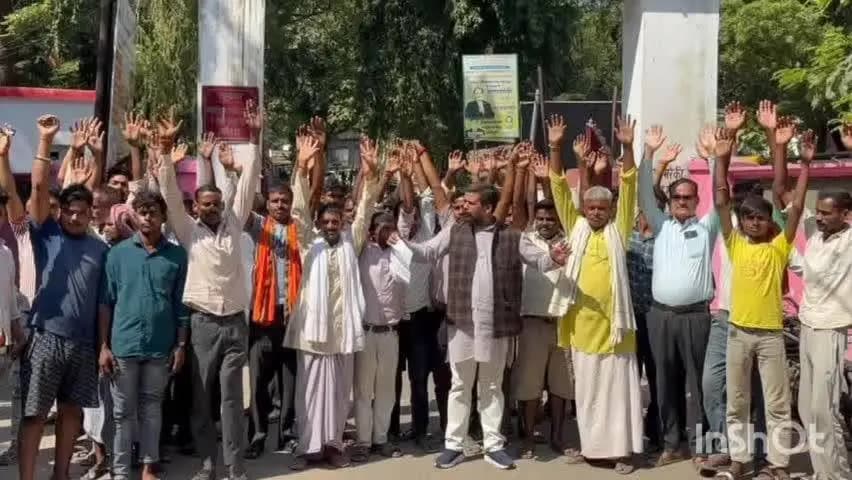 महसी: टिकोरवा गांव में बिजली संकट से परेशान ग्रामीणों ने किया प्रदर्शन, विभाग से की शिकायत