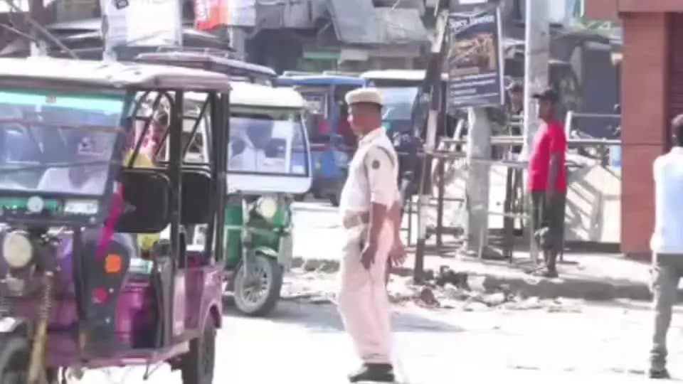 নগাঁও: গাড়ী পাৰ্কিংক কেন্দ্ৰ কৰি সংঘাত, চোকা অস্ত্ৰৰে আক্ৰমণৰ অভিযোগ!