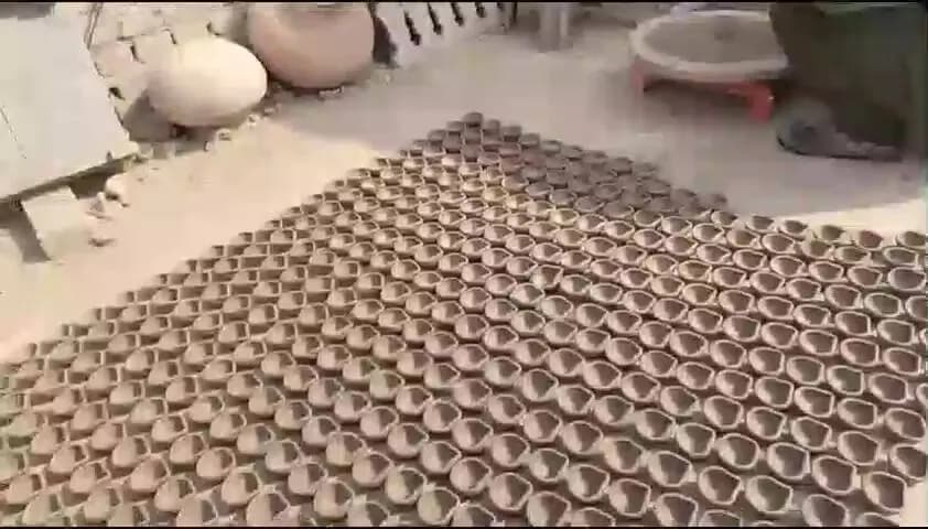 हनुमानगढ़: हनुमानगढ़ में दीपावली पर चीनी आइटमों के बीच मिट्टी के दीपकों की बड़ी मांग, कुम्भकार की उम्मीद डेढ़ लाख दीपक से रोशन होगी