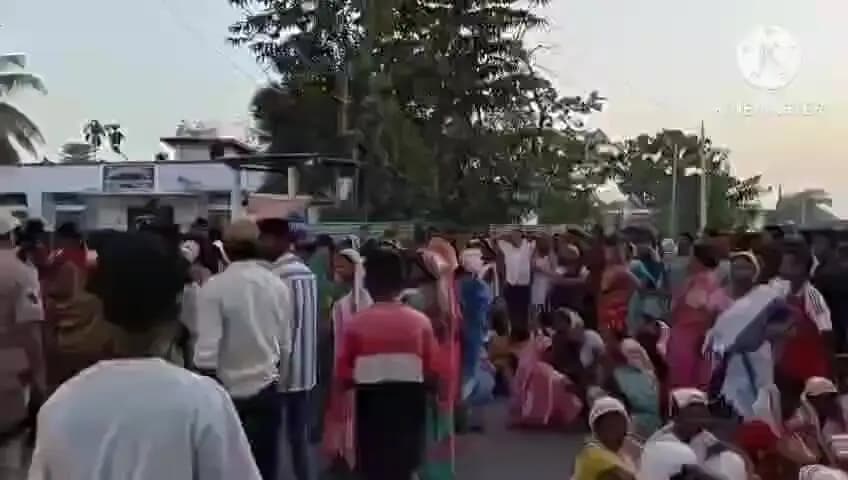 তিতাবৰ: তিতাবৰৰ বৰহোলাত উত্তপ্ত পৰিস্থিতি , এজন যুৱকক প্ৰহাৰ কৰাকলৈ সৃষ্টি হয় উত্তপ্ত হৈ পৰে