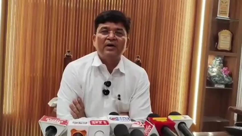 बलिया: DIOS मनोज मिश्रा ने आरोपों को बेबुनियाद बताया, कहा- जांच दबाने के लिए किया गया प्रलाप