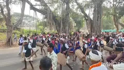 बस्तर: बस्तर दशहरे में जीवंत हुई अनूठी परंपरा, कुम्हड़ाकोर्ट से लौटा विशाल विजय रथ, नवाखानी संग सम्पन्न हुईं बाहर रैनी की रस्म