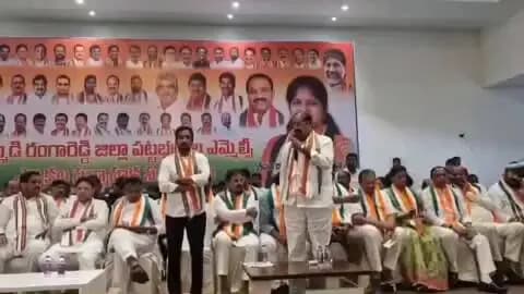 శామీర్పేట: గ్రాడ్యుయేట్ ఎమ్మెల్సీ ఎన్నికల సన్నాహక సమావేశంలో పాల్గొన్న కూకట్పల్లి కాంగ్రెస్ ఇంచార్జి బండి రమేష్