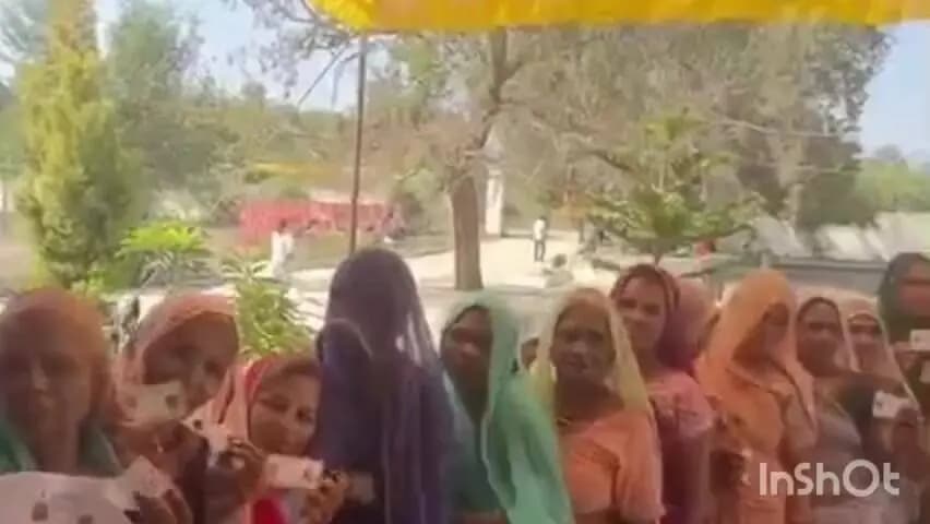बिजौलिया: बिजौलिया में 75.61% मतदान, बुजुर्ग महिला ने व्हीलचेयर पर पहुंचकर किया वोट डालना
