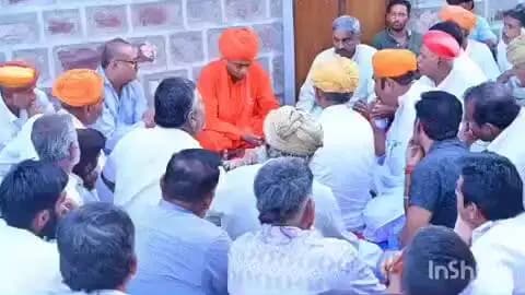 जैसलमेर: पंचायती राज चुनाव 2026: विकास और विजन के मुद्दे पर ग्रामीणों से संवाद कर रहे विधायक महंत प्रतापपुरी