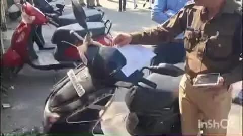 हरिद्वार: ARTO ने BHEL स्थित DPS स्कूल पहुंचकर दोपहिया वाहन लाने वाले नाबालिग छात्र-छात्राओं को थमाए नोटिस