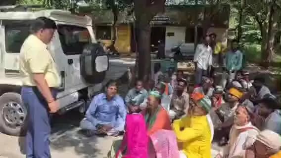 महोबा: गंज गांव को पूर्ण डूब क्षेत्र में शामिल करने की मांग, किसान यूनियन ने भूख हड़ताल की दी चेतावनी