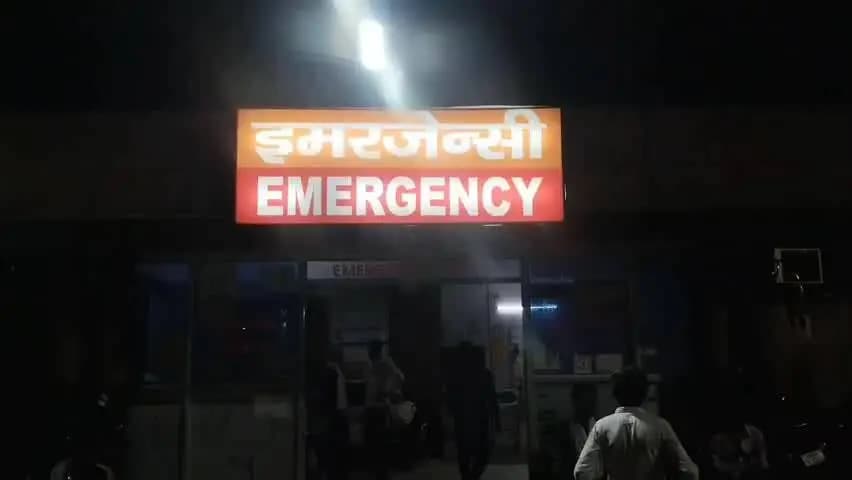 महोबा: महोबा के क़ुरौरा डांग गांव की एक महिला ने अज्ञात कारणों से खाया जहरीला पदार्थ, जिला अस्पताल में इलाज जारी