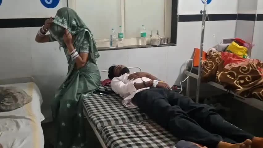 छतरपुर: मंदिर में गाली-गलौज विवाद के बाद परिवार पर दो बार हमला, बुजुर्ग दंपती व बेटा घायल, जिला अस्पताल में भर्ती