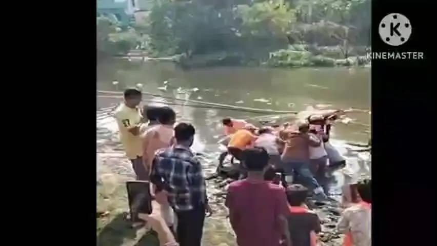 सिवान: सिवान दाहा नदी में माँ दुर्गा की प्रतिमा को भावभीनी विदाई दी गई