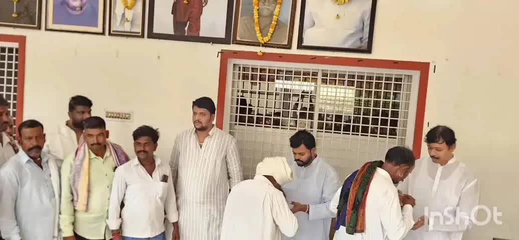 ಶೋರಾಪುರ: ಸುರಪುರದಲ್ಲಿ ವಿಜಯದಶಮಿ ಸಂಭ್ರಮ: ಶಾಸಕ ರಾಜಾ ವೇಣುಗೋಪಾಲ ನಾಯಕ ಧಣಿಗೆ ಬನ್ನಿ ಶುಭಾಶಯಗಳ ಮಹಾಪೂರ
