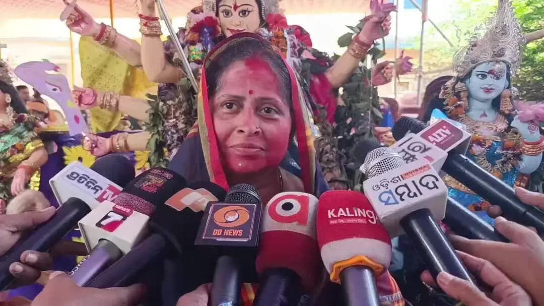 ଭଦ୍ରକ ଗ୍ରାମାଞ୍ଚଳ: ଭଦ୍ରକ ସଂଥିଆ ରେ ମା ଦୁର୍ଗା ନେଲେ ମେଲାଣି, ସିନ୍ଦୁର ଖେଳି ଶୁଭ ମନାସିଲେ ଭକ୍ତ