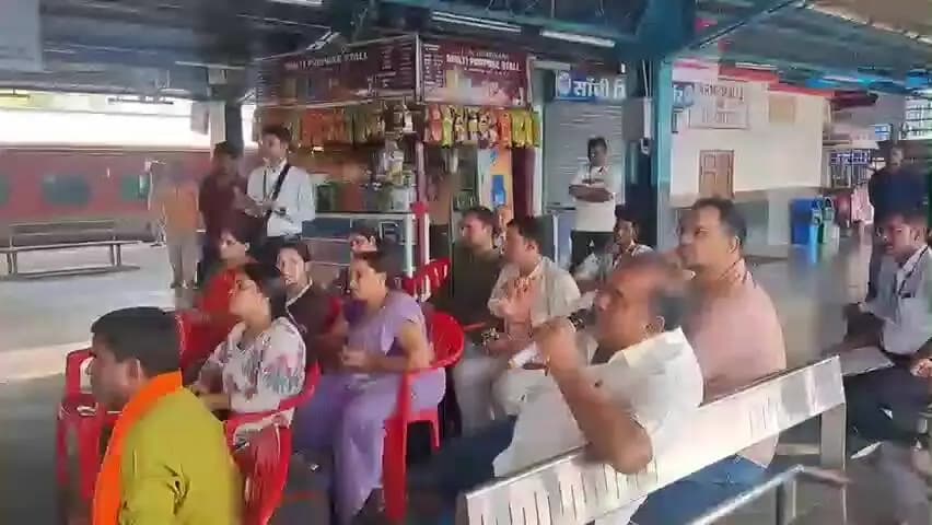 खंडवा नगर: खंडवा स्टेशन पर गुरुवार को रेल विभाग द्वारा जन संवाद कार्यक्रम आयोजित किया गया