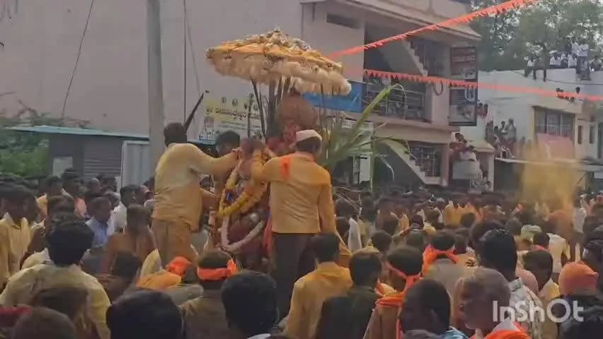ಶೋರಾಪುರ: ಬಂಡಾರದ ಒಡೆಯನಿಗೇಳು ಕೋಟಿ, ಏಳು ಕೋಟಿಗೆ:
ಕೆಂಭಾವಿಯಲ್ಲಿ ವೈಭವದ ಮಲ್ಲಯ್ಯ ಬಂಡಿ ಉತ್ಸವ
