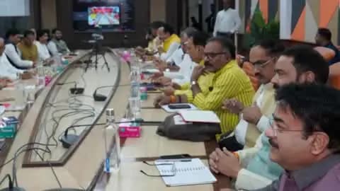 बरेली: बरेली विधायक और स्वास्थ्य राज्य मंत्री नरेंद्र शिवाजी पटेल भोपाल में भाजपा की अहम बैठक में शामिल हुए