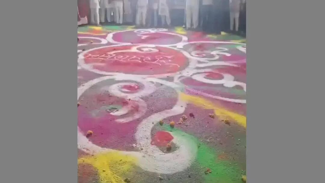 खंडवा: डीजे की धुन, फूलों की बारिश और रंगोली का नजाराः दुर्गा प्रतिमाओं के जुलूस में जेपीपी क्लब की झांकी ने खींचा ध्यान