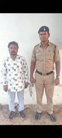 अभनपुर: अभनपुर थाना क्षेत्र में सोशल मीडिया पर धारदार हथियार दिखाने वाले युवक को गिरफ्तार कर जेल भेजा गया