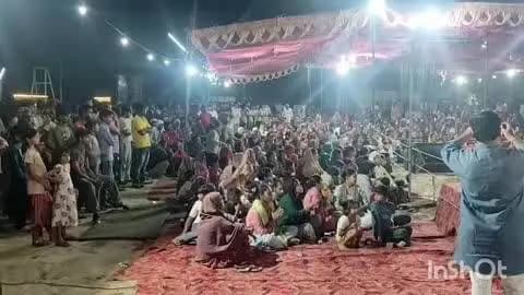 स्याना: नगर के रामलीला मैदान पर आयोजित खाटू श्याम भजन संध्या में श्रद्धालुओं ने जमकर झूमे