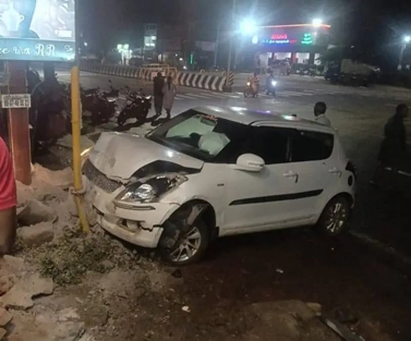 தென்காசி: மது போதையில் கார் ஓட்டி விபத்து: தென்காசியில் பெரும் பரபரப்பு