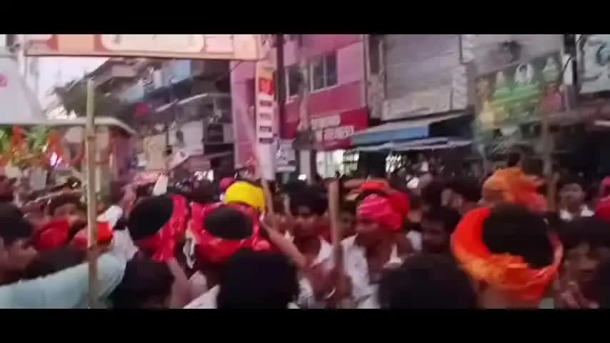सिवान: मां दुर्गा प्रतिमा विसर्जन जुलूस में अखाड़ा के युवकों से विवाद, दरोगा के सिर पर लगी लाठी