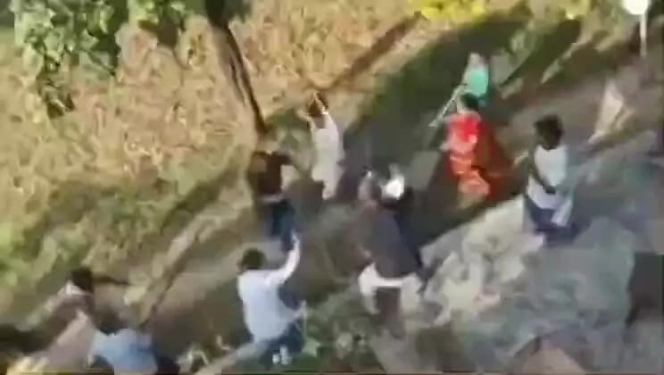 केतार: ताली गांव में रास्ता विवाद में हुई मारपीट, मुखिया समेत 21 लोगों पर प्राथमिकी दर्ज, वीडियो वायरल