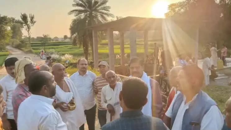 गढ़वा: विधायक सत्येंद्र नाथ तिवारी ने शोकाकुल परिवार से मिलकर व्यक्त की संवेदना