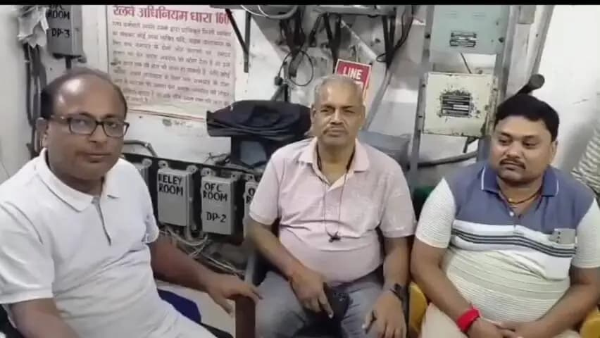 हिलसा: हिलसा में बुद्धिजीवियों ने स्टेशन मास्टर को बताई समस्या, मंडल रेल प्रबंधक से मांगी निजात