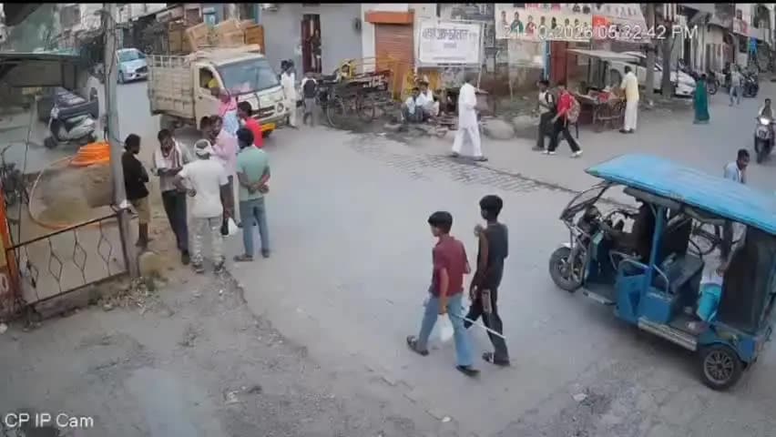 जगाधरी: चिटा मंदिर रोड पर गैस पाइपलाइन ब्लास्ट का CCTV फुटेज आया सामने, घायल महिला खुद को बचाती दिखी