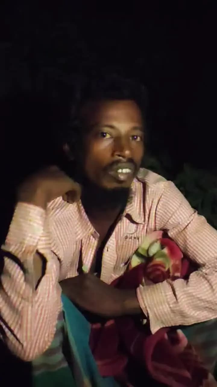 বিলাসীপাৰা ভাগ: বিলাসীপাৰাত সন্দেহজনক বাংলাদেশী নাগৰিক একাংশ ৰাইজে আটক কৰি আৰক্ষীক গতাই দিয়ে।