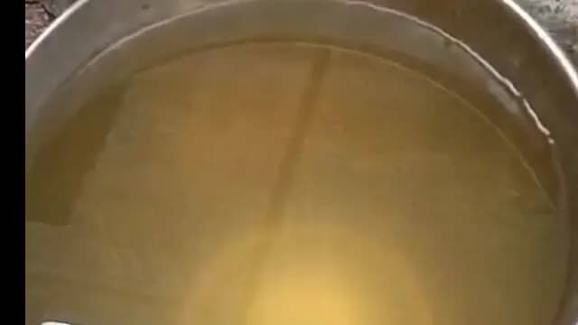 देवास नगर: ग्राम शिप्रा में नलों से आया गंदा पानी, रहवासियों ने जांच की मांग की