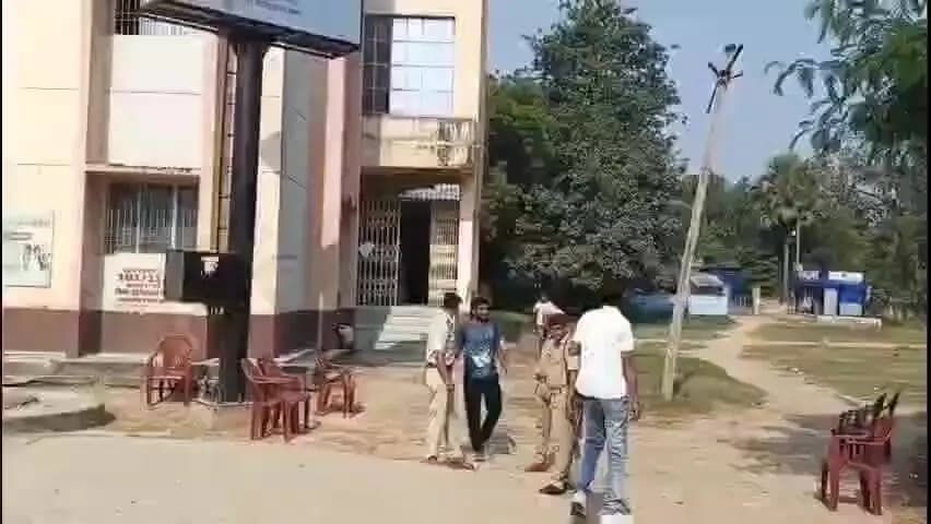 सिलाव: सिलाव प्रखंड कार्यालय के मतदान केंद्र पर पटना शिक्षक-स्नातक निर्वाचन क्षेत्र चुनाव के लिए मतदान शुरू