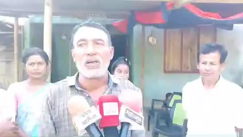 নাৰায়ণপুৰ: দ্ৰোৰপাংৰ পম্পী দাসৰ মৃত্যু সহজভাৱে ল'ব পৰা নাই পৰিয়ালে,পম্পীয়ে লিখা আত্মহত্যা নোট গাঁওৰক্ষী বাহিনীৰ সভাপতি হাতত কিয়