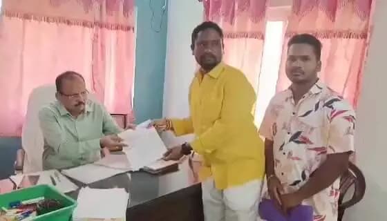 పాడేరు: పాడేరు ఎంపీటీసీగా తెలుగుదేశం పార్టీ సీనియర్ నేత గంగ పూజారి శివకుమార్ నామినేషన్ దాకులు