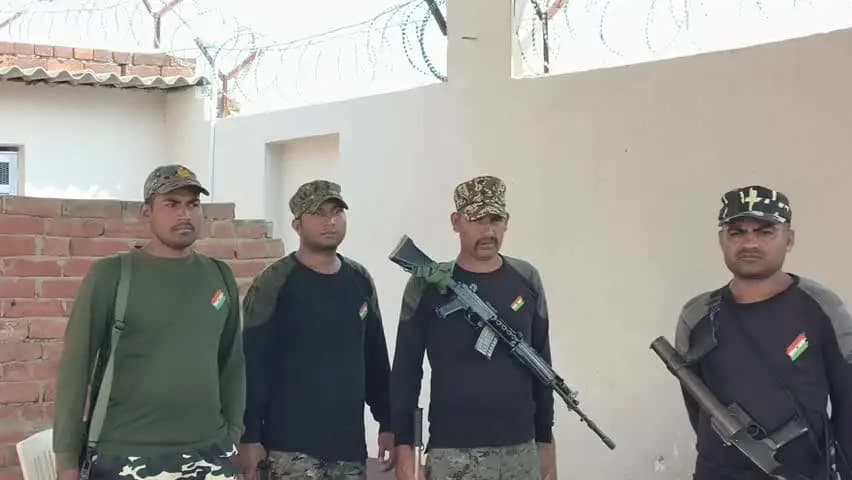 मोहनिया: डंडवास पंचायत के मुखिया के घर बाइक सवार अपराधियों ने की फायरिंग, परिवार में दहशत; मौके से दो खोखा बरामद