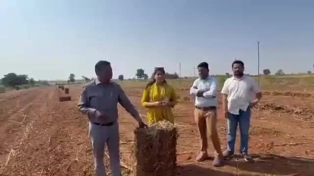 कुरई: ग्राम खापा में कृषि विभाग के अधिकारियों ने किसानों को नरवाई प्रबंधन की जानकारी दी