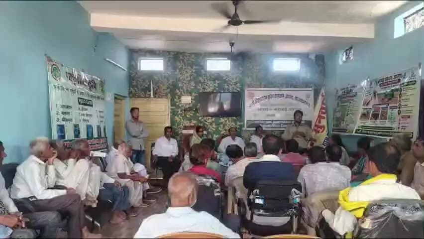 कुरई: सिवनी में ‘खेत बचाओ अभियान’: किसानों को नरवाई प्रबंधन, जल संरक्षण की जानकारी दी गई