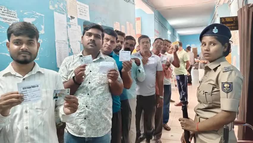 हरनौत: हरनौत में शिक्षक और स्नातक एमएलसी चुनाव का मतदान शांतिपूर्ण जारी, पुख्ता सुरक्षा व्यवस्था