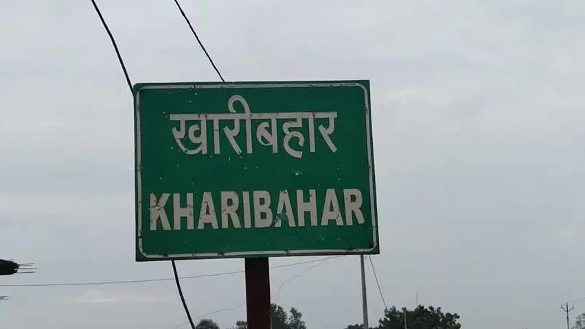 खारीबहार फुटबॉल प्रतियोगिता में एसपीजी कमांडो तुमला ने बरपाली को पेनल्टी शूटआउट में 4-3 से हराकर कब्जा किया