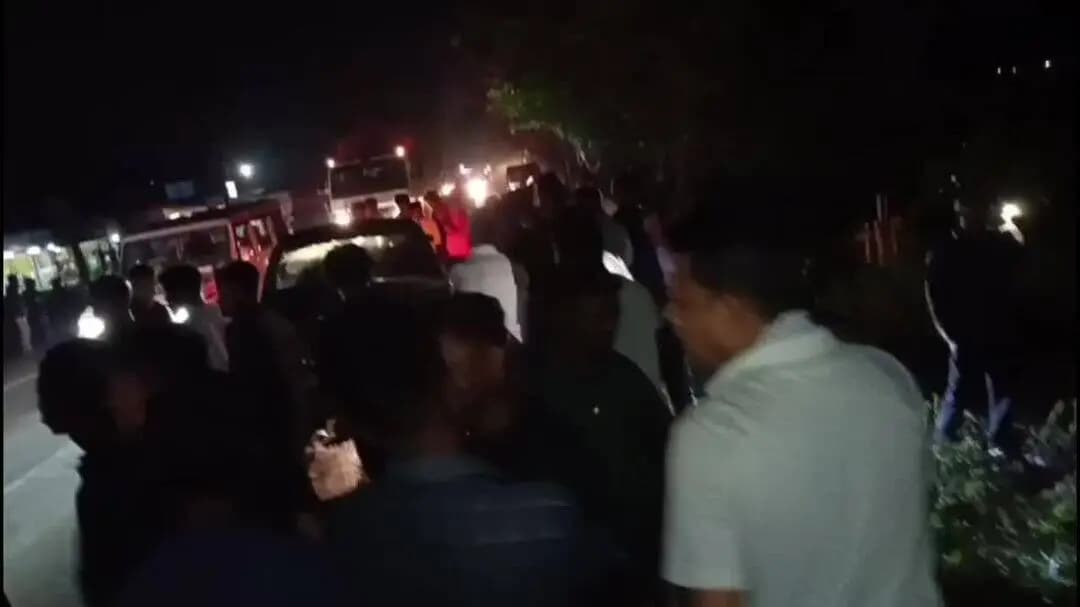 নগাঁও: ⚫জখলাবন্ধা আৰক্ষী থানা এলেকাধীন ৰাঙলুত ভয়ংকৰ পথ দুৰ্ঘটনা,নিহত দুজন