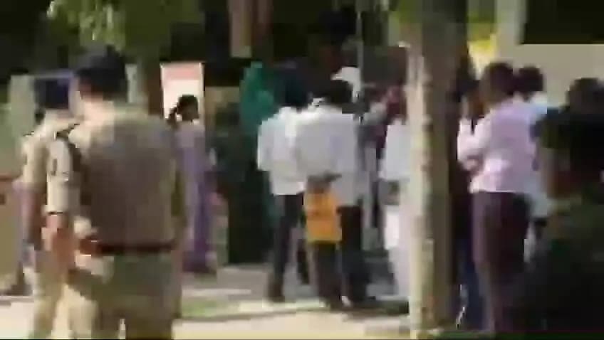 गायघाट: गायघाट प्रखंड मुख्यालय पर स्नातक चुनाव शांतिपूर्ण माहौल में जारी, 3240 मतदाता करेंगे मतदान