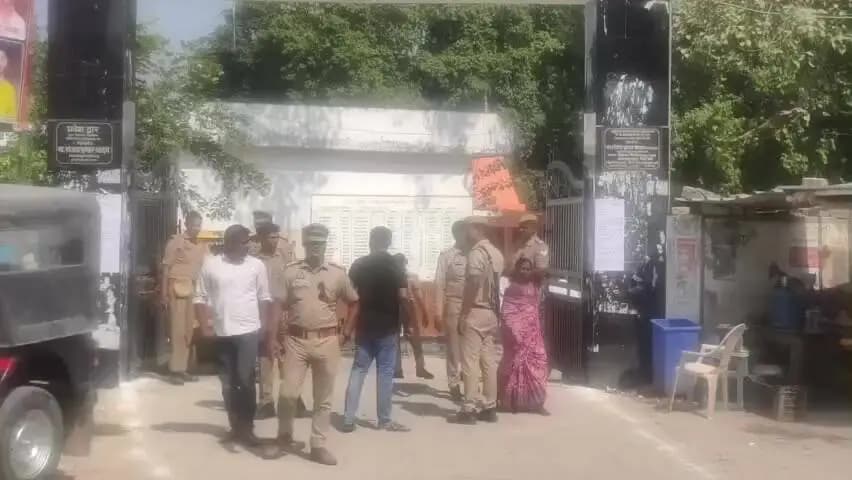 आज़मगढ़: शिक्षक निर्वाचन में दोपहर 1 बजे तक 42% मतदान, 23 केंद्रों पर कड़ी निगरानी, 8600 मतदाता करेंगे फैसला