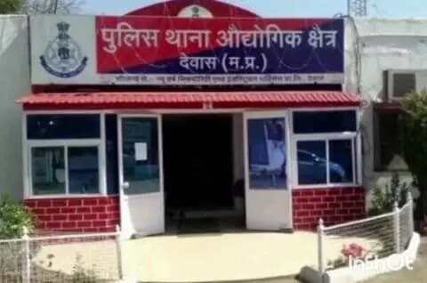 देवास नगर: देवास में चाकूबाजी के दोनों आरोपी 24 घंटे में गिरफ्तार, मामूली कहासुनी पर किया था जानलेवा हमला