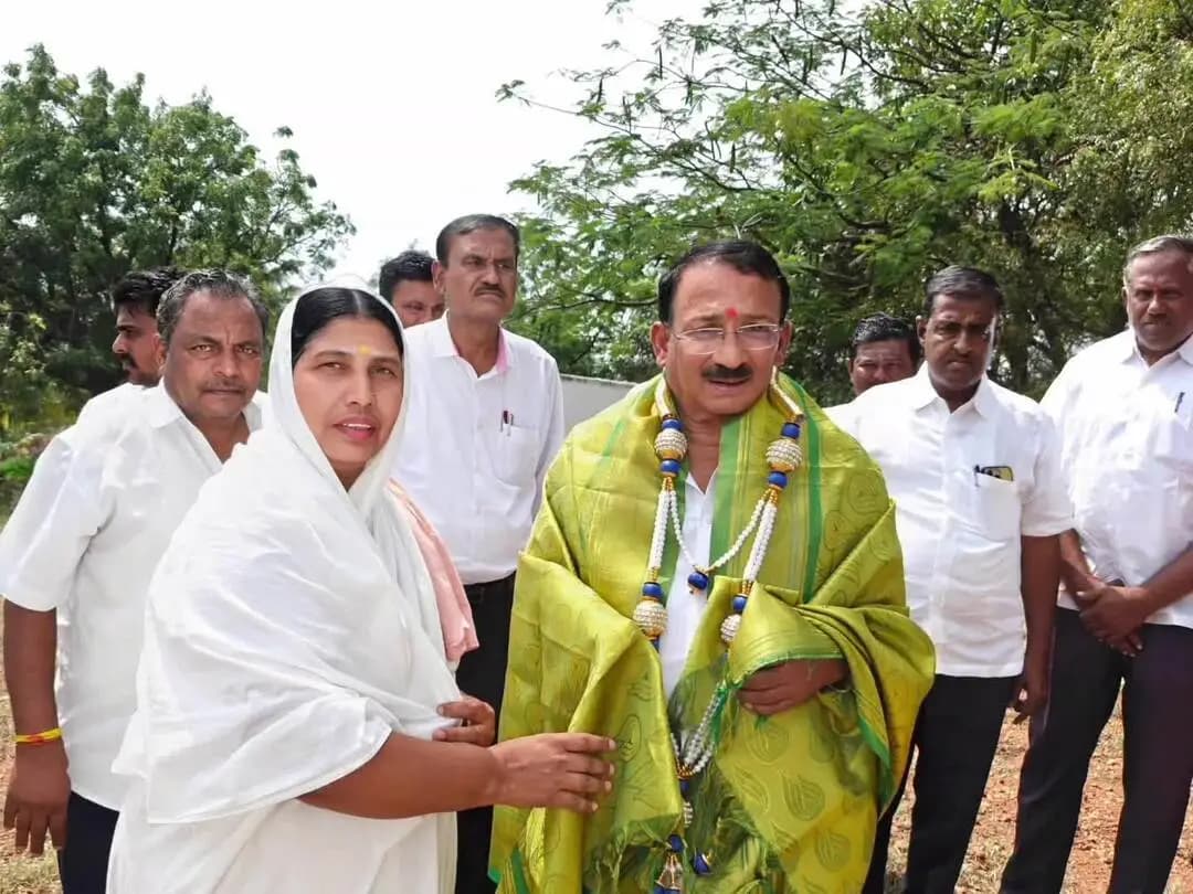 ಮುಧೋಳ: ಮೆಟಗುಡ್ಡ ಗ್ರಾಮದಲ್ಲಿ ವಿವಿಧ ಸಮುದಾಯಭವನಗಳ ನಿರ್ಮಾಣಕ್ಕೆ ಭೂಮಿ ಪೂಜೆ ನೆರವೇರಿಸಿದ ಮಾಜಿ ಸಚಿವ ತಿಮ್ಮಾಪೂರ್