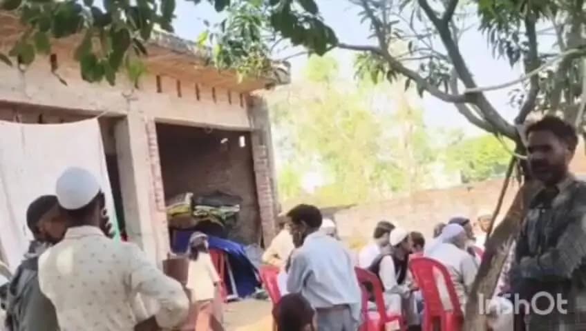 धामपुर: शेरकोट के हरेवली में नल ठीक करते समय नाल विद्युत लाइन से टकराने पर पिता और दो पुत्रों को लगा करंट, एक पुत्र की हुई मौत